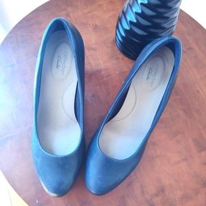 Clarks Collection Ultimate Comfort Navy leather heels